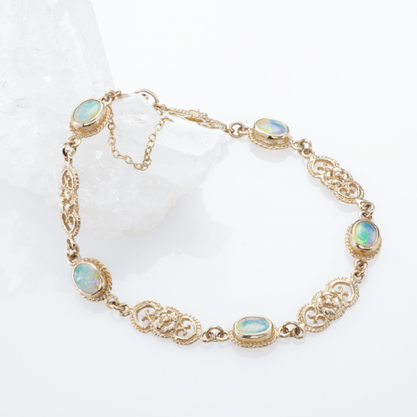 The difference between Fine Jewellery and Costume Jewellery